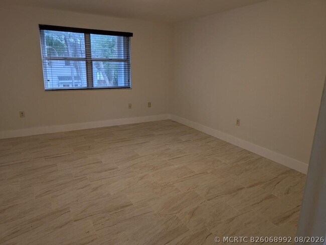 Building Photo - 9851 SW 117th Ct
