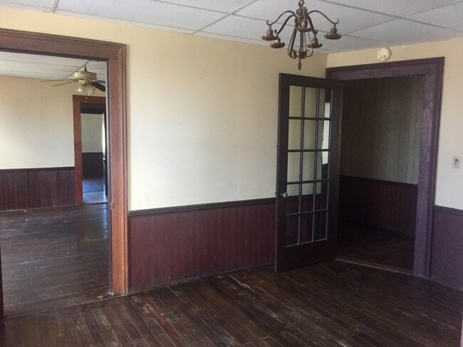 Building Photo - Affordable 3/2 on corner lot