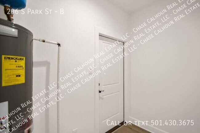 Building Photo - 206 S Park St