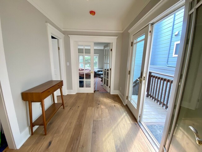 Building Photo - Gorgeous Richmond Home w/Deck and Yard