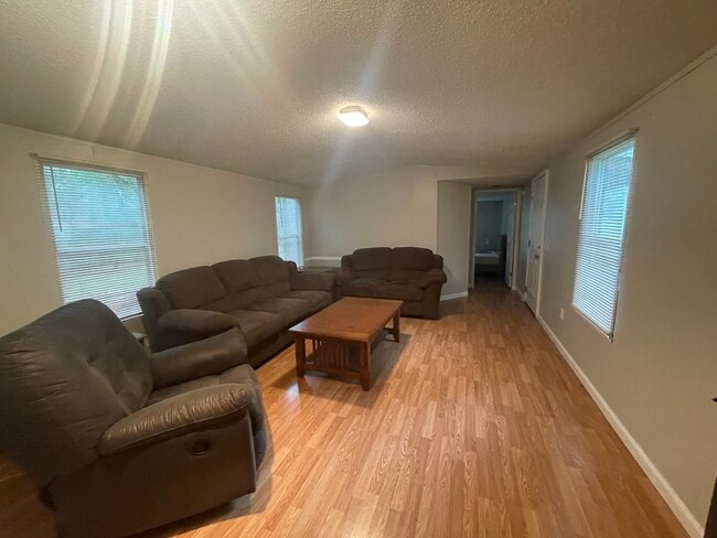 Building Photo - 417 Ranch Rd