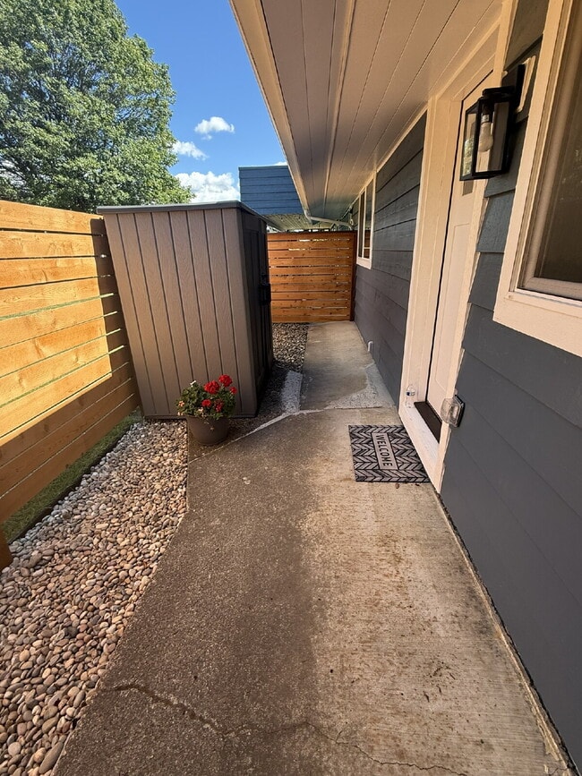 Building Photo - Charming 1-Bed Retreat in Kent: Cozy 460 Sq Ft Unit with Full Bath!