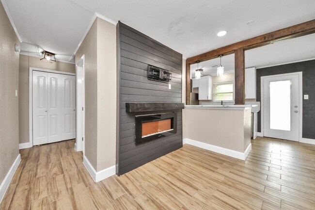 Building Photo - 12733 7th St