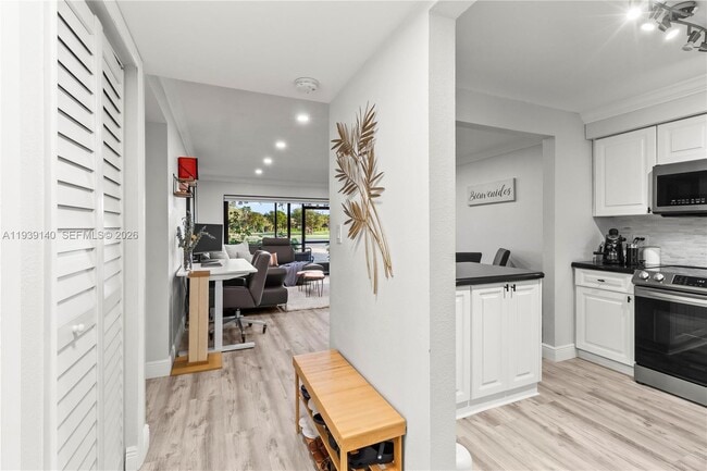 Building Photo - 9001 Jacaranda Ln