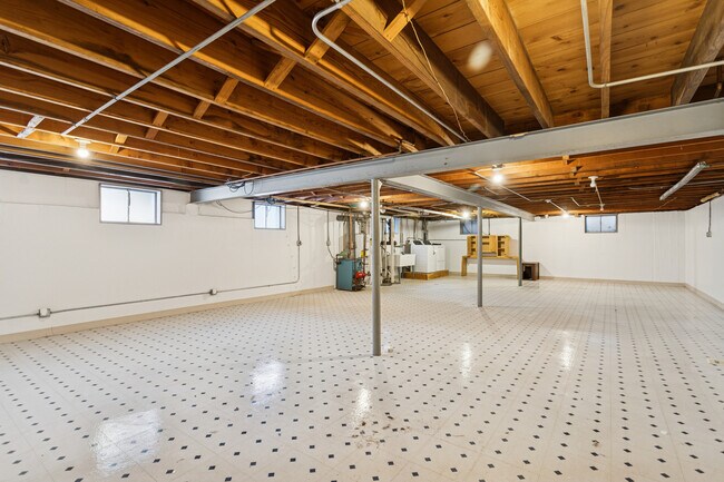 Building Photo - 645 Justina St