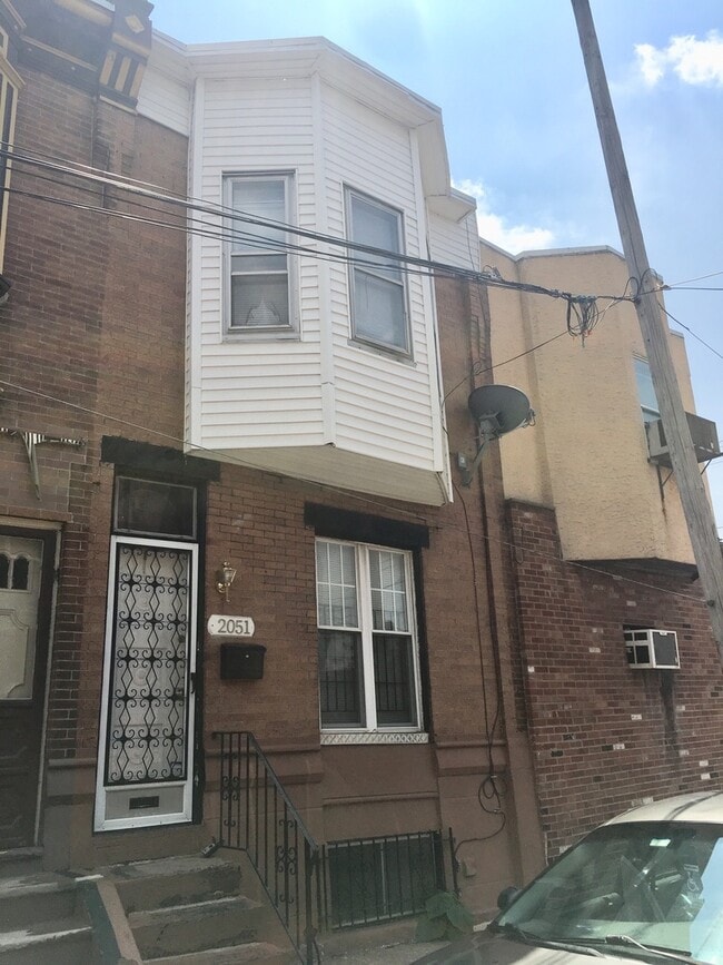 Building Photo - Beautiful 3-Bed/1-Bath Townhouse in Girard Estates/East Passyunk! Available Mid-August!