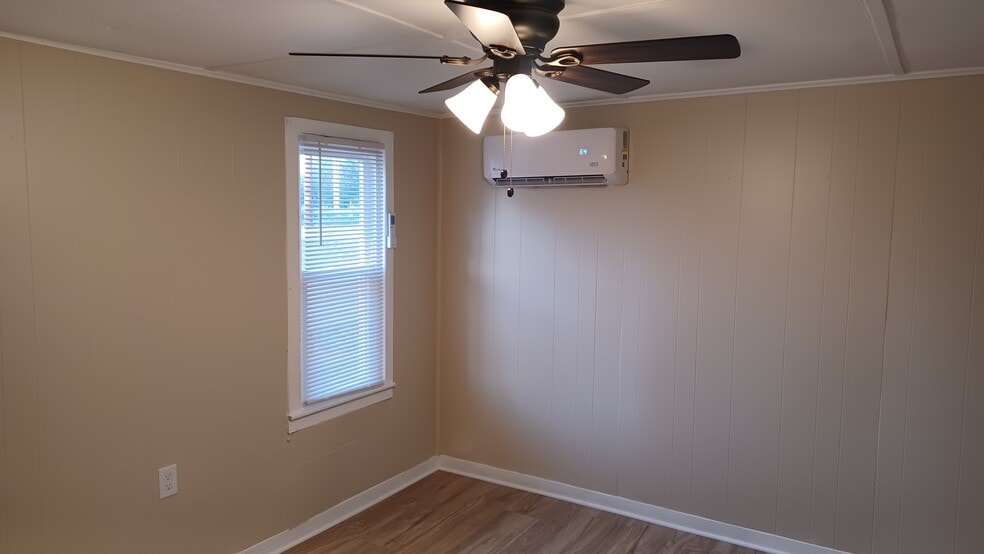 Living room - 116 Railroad Ave