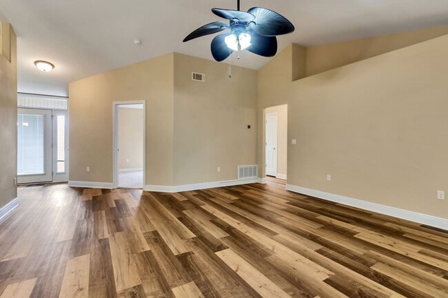 Building Photo - 4 Bedroom in Gulf Breeze!!