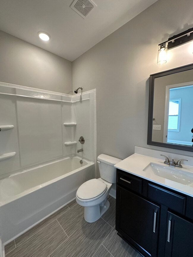 Building Photo - 119 W Rossview Rd