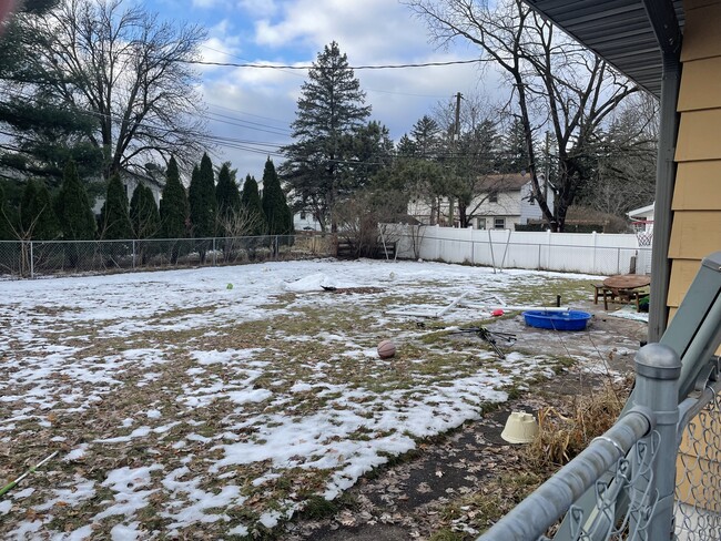 Building Photo - 1320 Main St