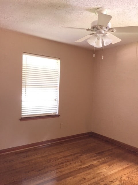 Building Photo - 2115 Gardenia Dr