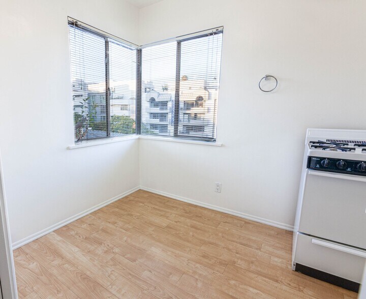 Building Photo - 667-669-669 Levering Ave