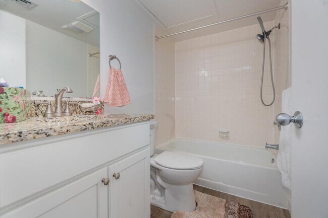 Building Photo - 133 W Locust St