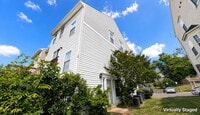 Building Photo - Beautiful End-Unit Townhome with Entry-Level Bedroom & Full Bath in Prime Sterling Location