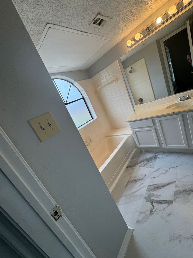 Building Photo - 6108 Abrams Rd