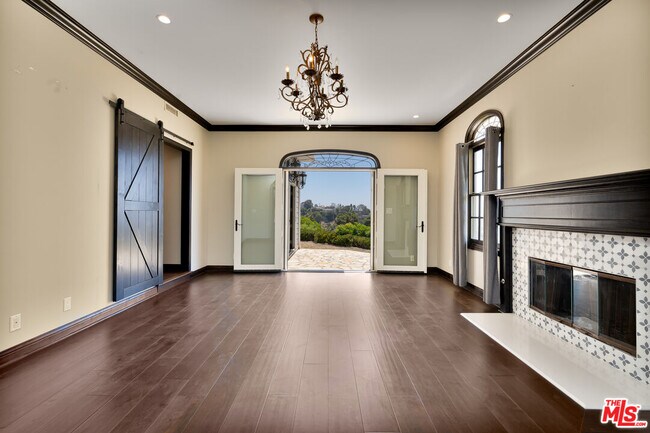 Building Photo - 1036 El Medio Ave