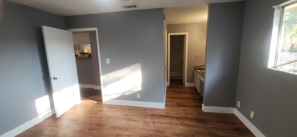 Master bedroom - 10434 Doc Holliday Trl