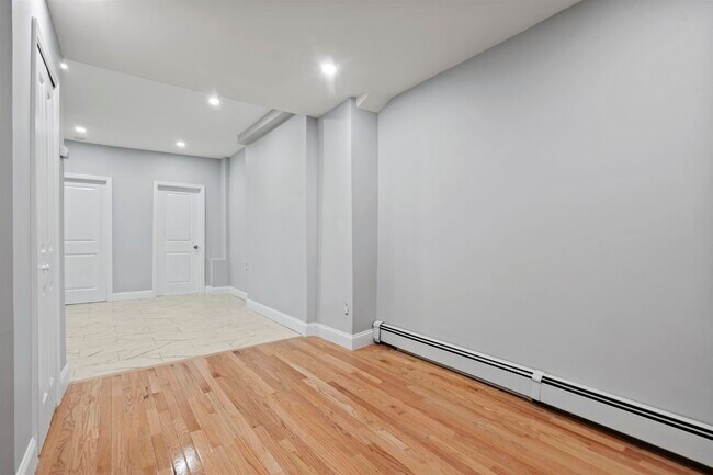 Building Photo - 510 New York Ave