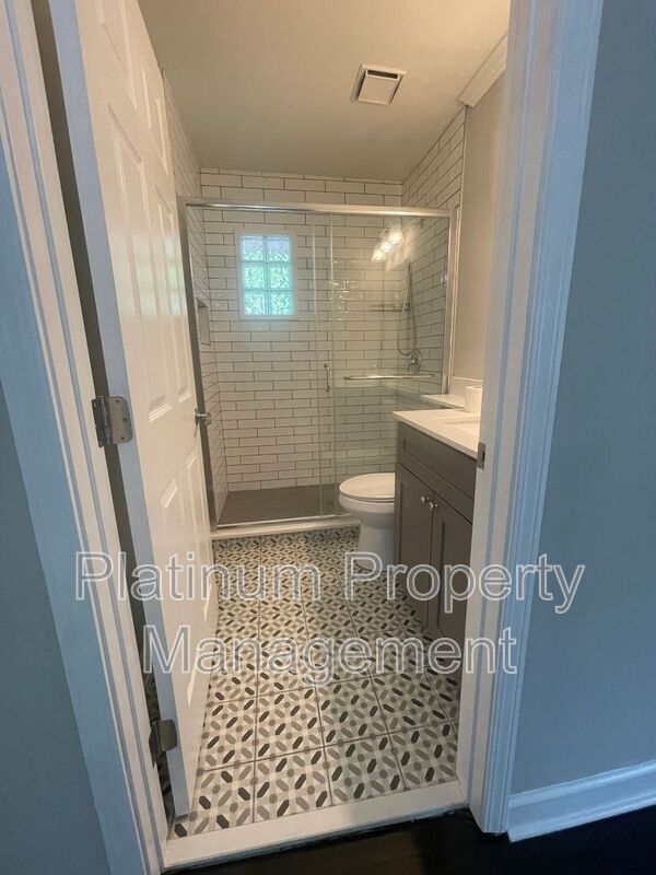Building Photo - 3485 Maplehurst Dr