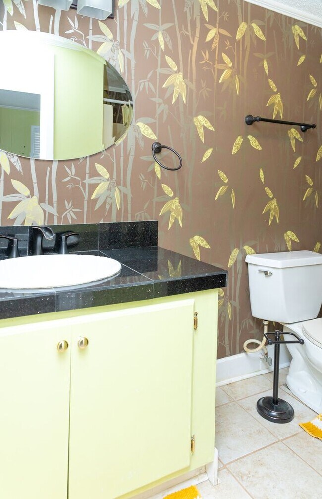 Building Photo - PEACEFUL LIVING.....SECLUSION! Move in ready!!!