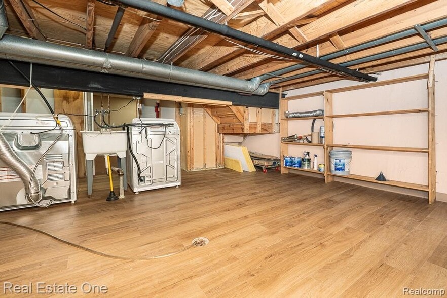 Building Photo - 5075 Buckingham