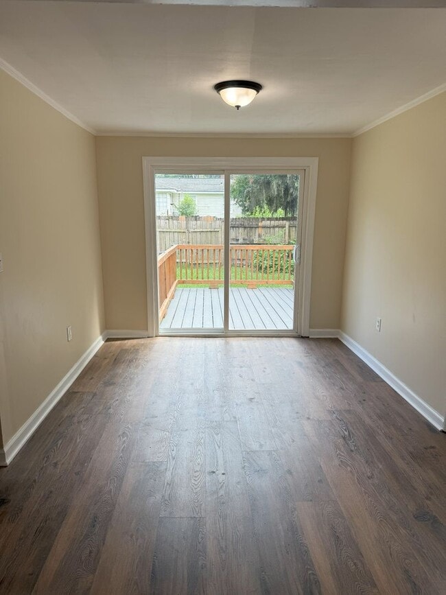 Building Photo - new renovate home