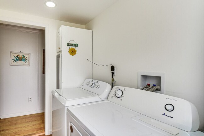 Building Photo - 31345 Sunset Dr