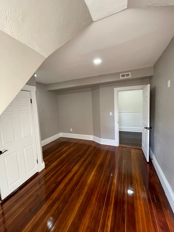 Building Photo - 31 Crawford St