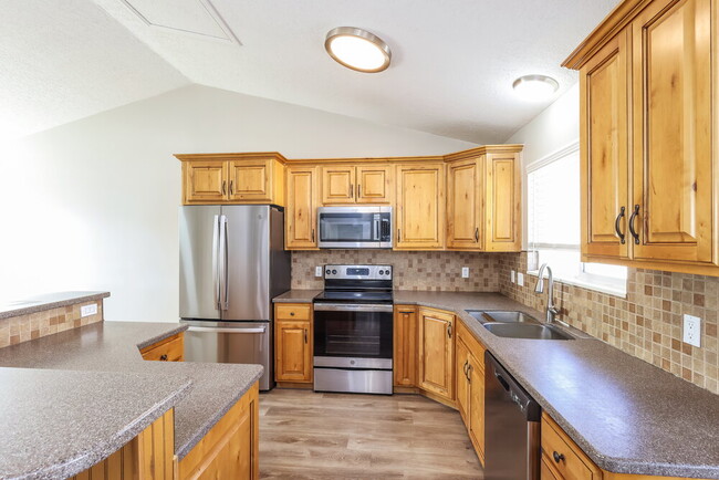 Building Photo - 1658 W 8430 S