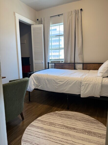 Building Photo - 1065 Colorado Blvd