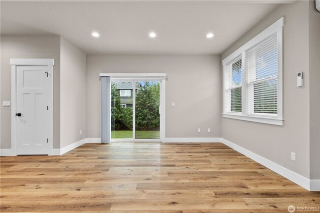 Building Photo - 2201 DeJong Dr