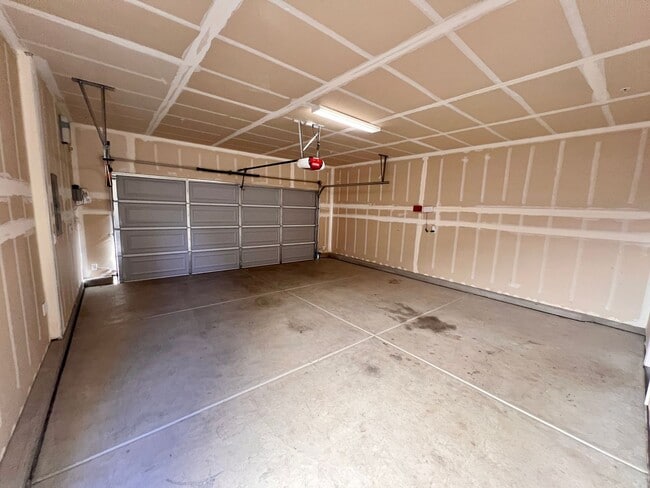 Building Photo - $2,450 Temperance & Clinton, 4 Bedroom - N...