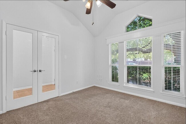 Building Photo - 1402 Club Chase Dr