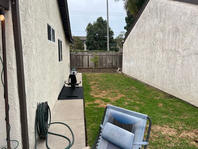 Building Photo - Gorgeous Single Story Home