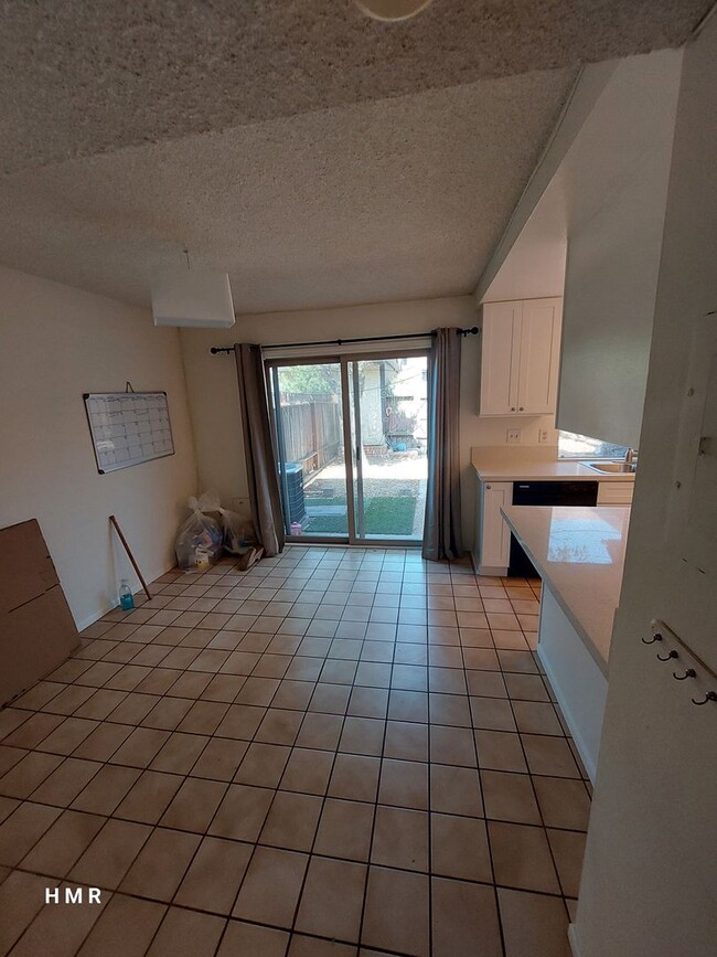 Building Photo - 3 bedrooms 3 baths in San Dimas Glenwood T...
