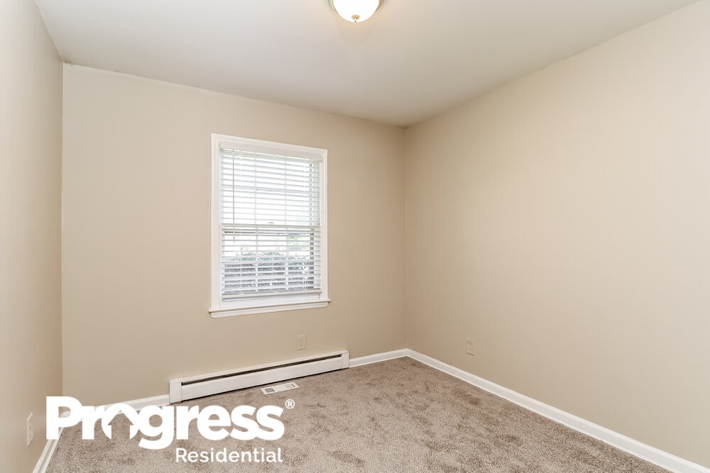 Building Photo - 135 Short Hills Dr