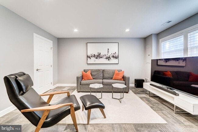 Building Photo - 947 Harrison Cir