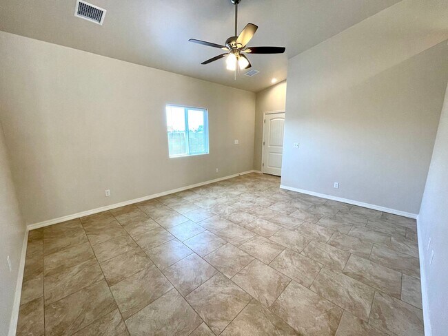 Building Photo - Centrally Located 3BR Home Near Airway Ave | Granite Kitchen, 2-Car Garage & Fenced Yard!