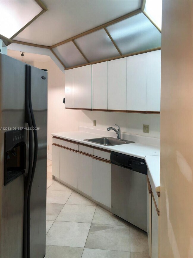 Building Photo - 3610 Yacht Club Dr