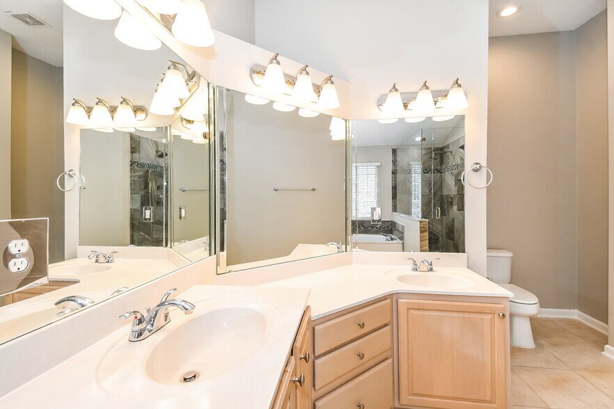 Building Photo - 6065 Winding Bridge Dr
