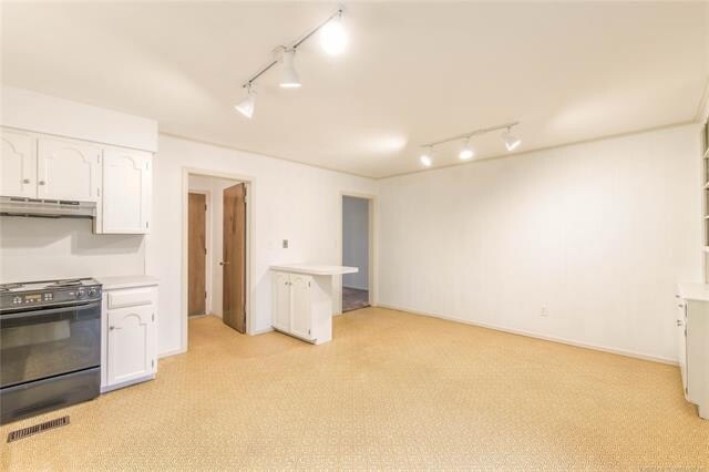 Building Photo - 2531 E Skelly Dr