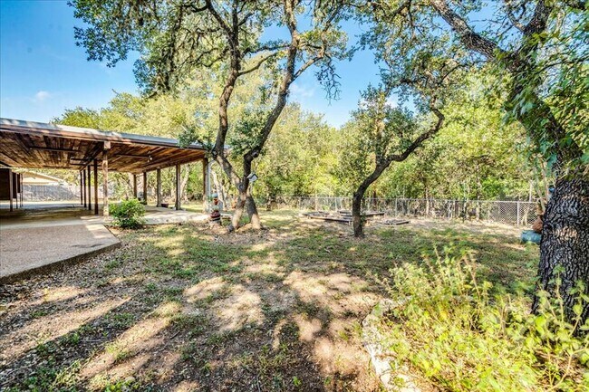 Building Photo - 904 Willow Creek Cir