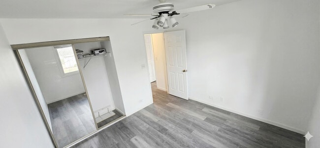 Building Photo - 325 Bayview Point