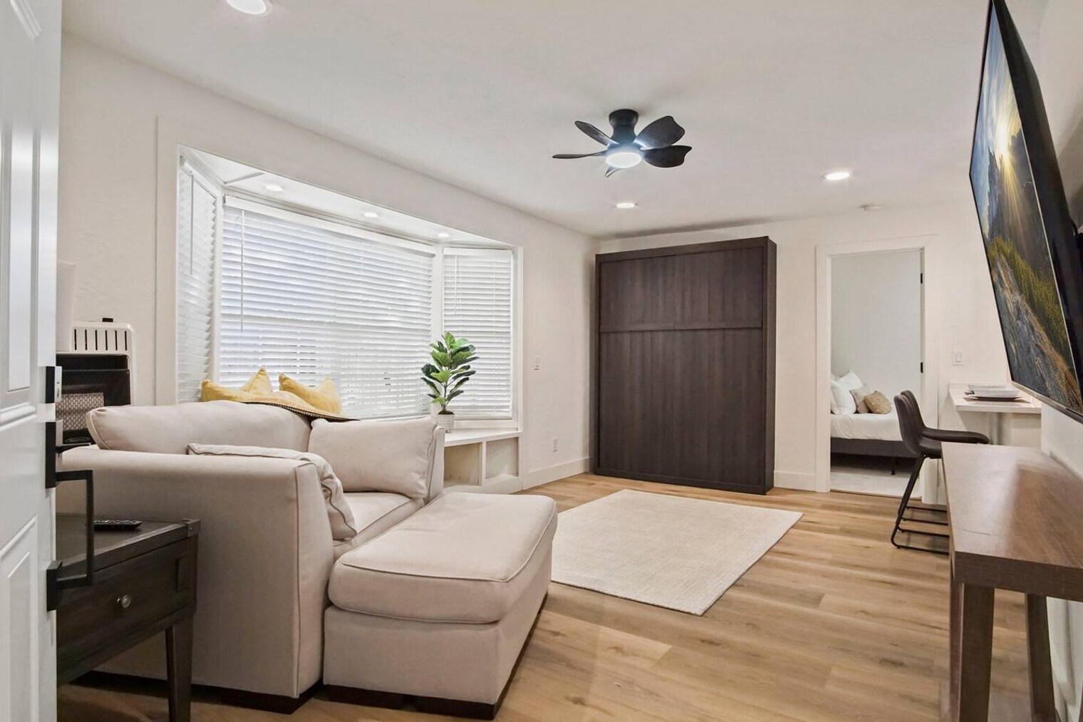 Building Photo - 2809 Pembroke Terrace