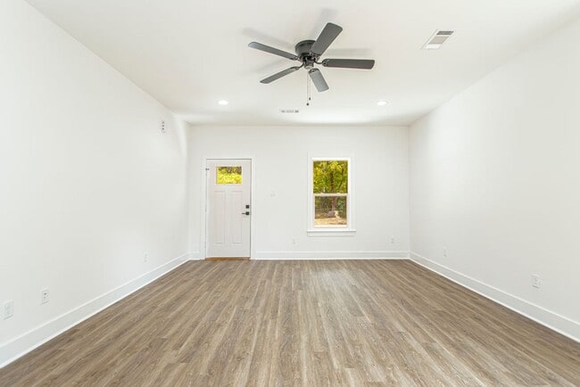 Building Photo - Move-In Ready New Construction Near Downtown & Hospitals!