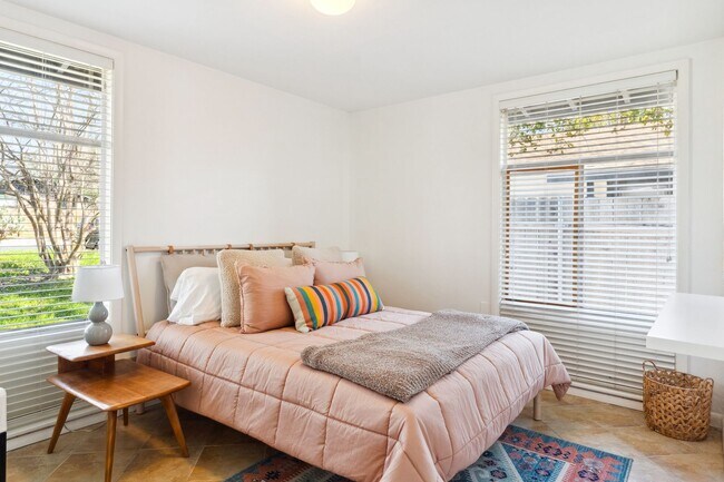 Building Photo - Centrally Located - Minutes from Dell Children's Hospital