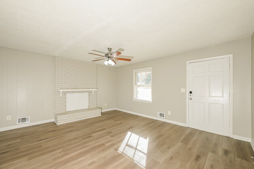 Building Photo - 6490 Executive Dr