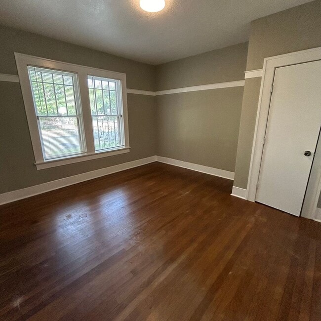 Building Photo - Large 5 bed house in the hart of West Campus.