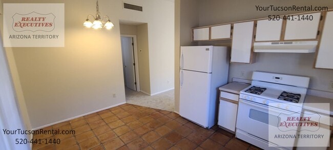 Building Photo - Midvale Park - 2/2 with gated and fenced y...