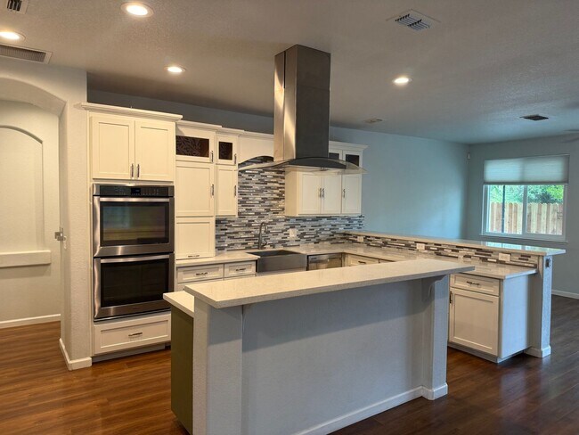Building Photo - 108 Robinson Ct